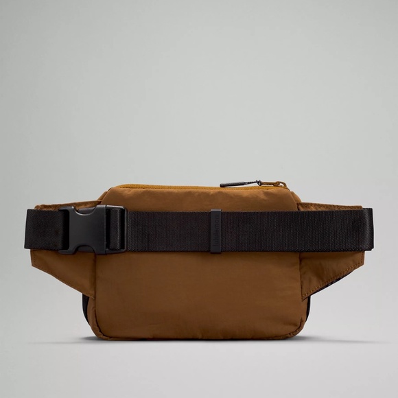 🆕 NWT lululemon clean lines belt bag 2L - burnt caramel/black - Picture 10 of 13